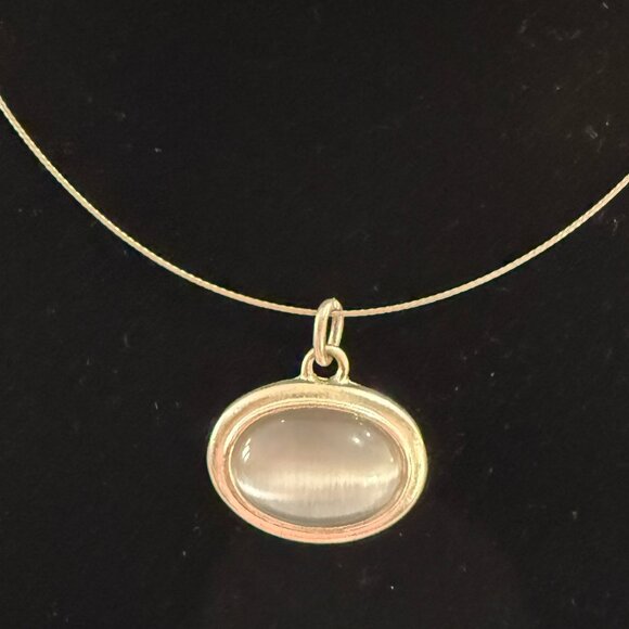 Choker with Cat's Eye Glass Pendant - Picture 4 of 8